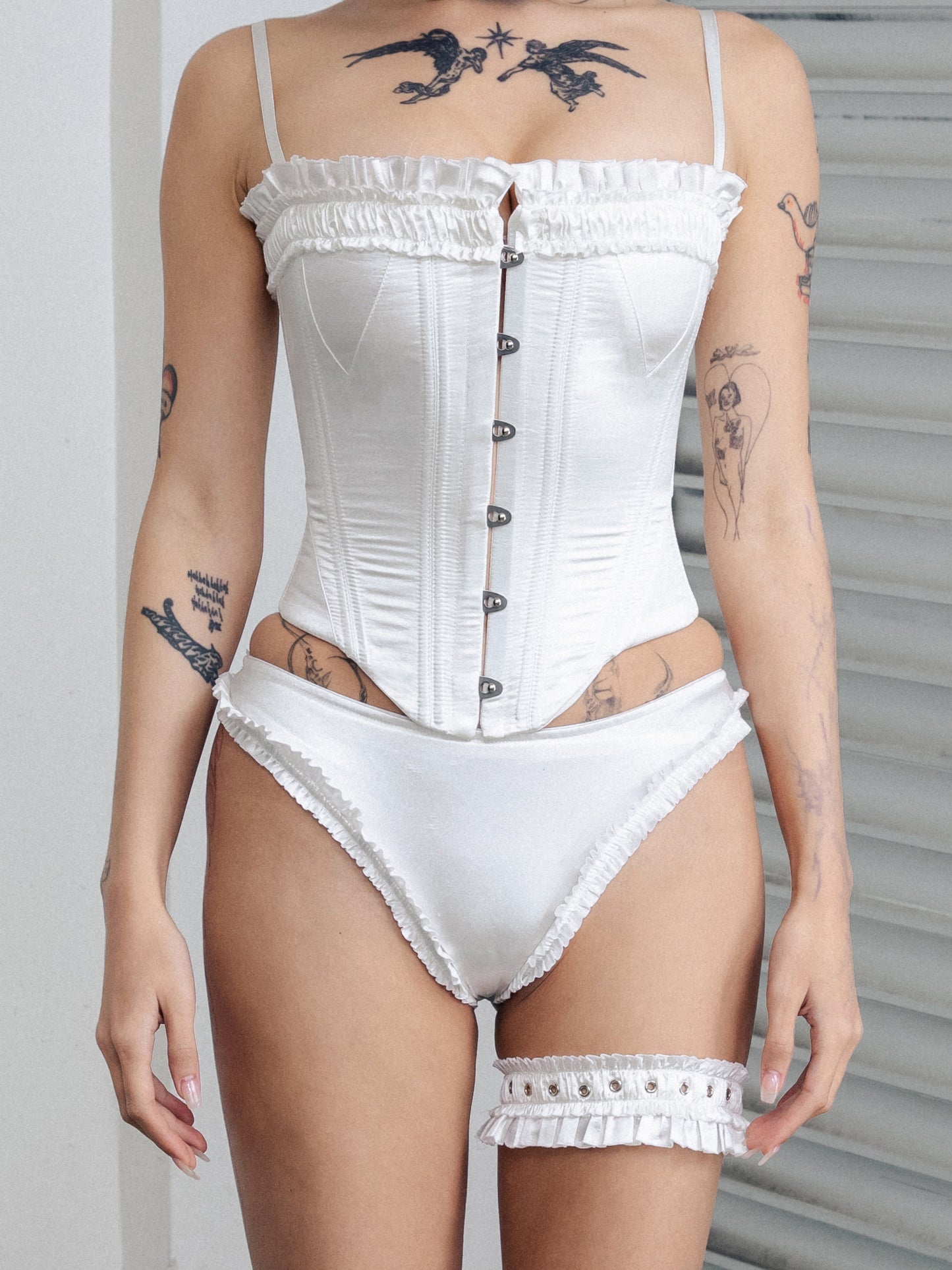 Ruffled Temper Eyelet Choker
