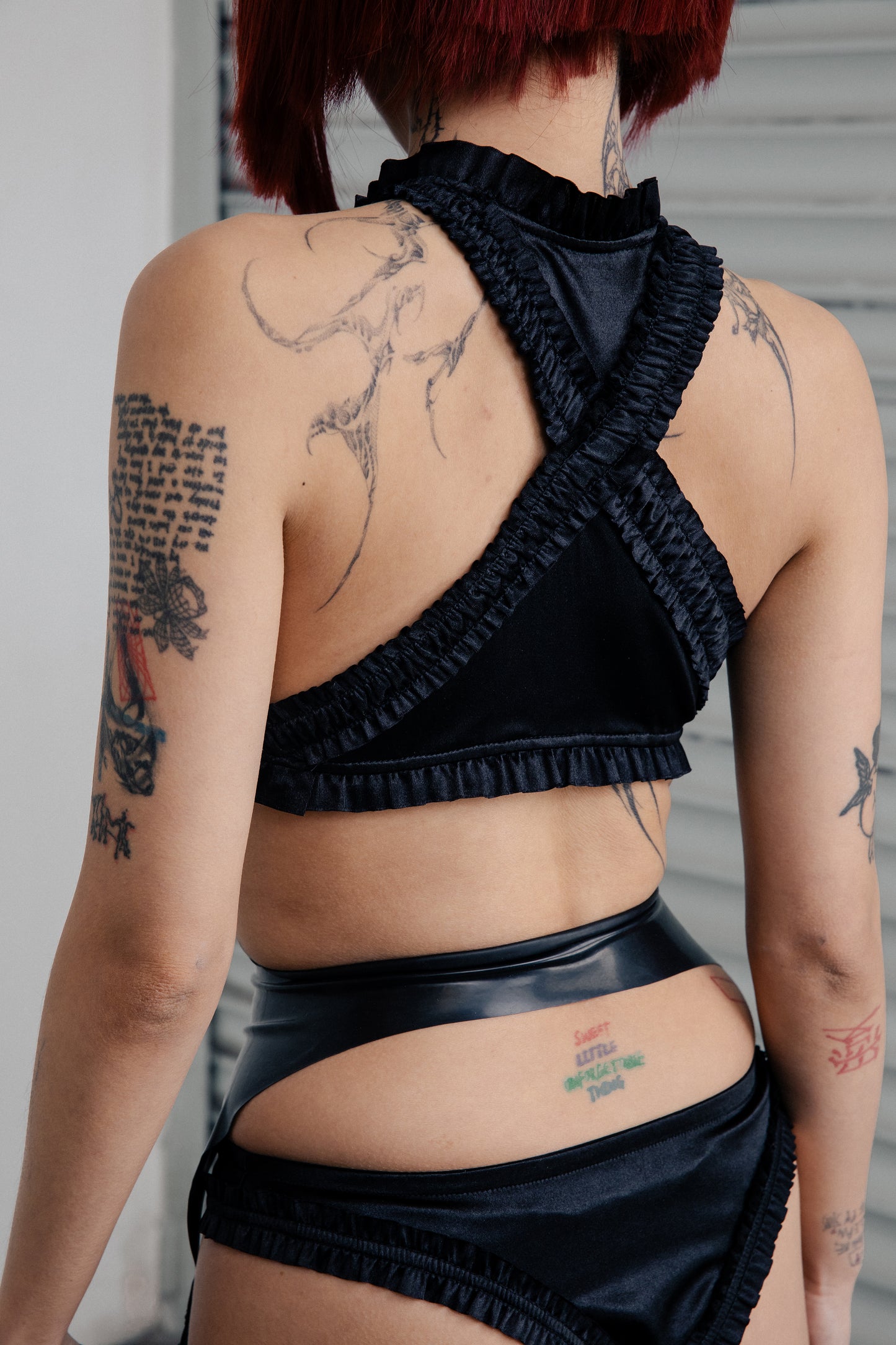Hoochie Coochie Maiden Crop Black