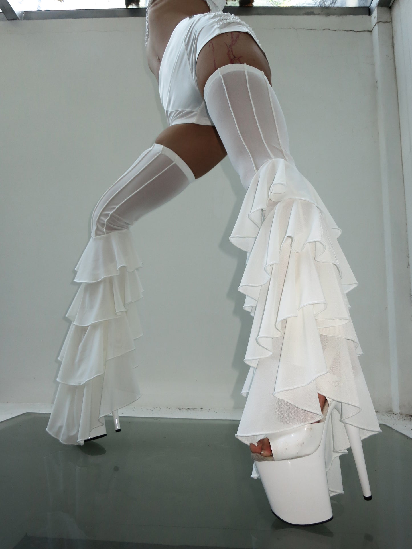 Layered Flounce Leg Frills White