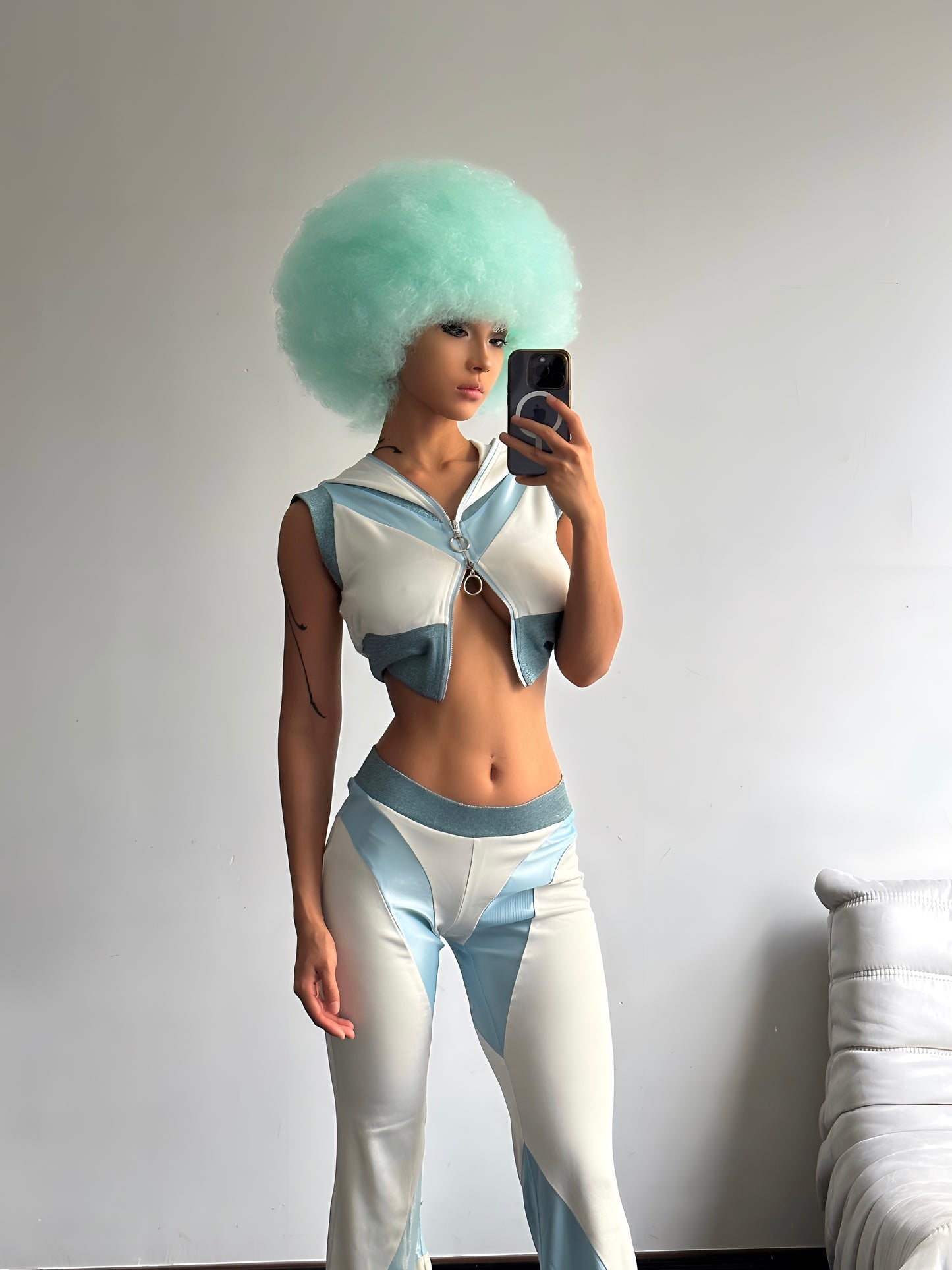 GAL OF ULTRA SHOTR-SLEEVED HODDIE CRYSTAL BLUE